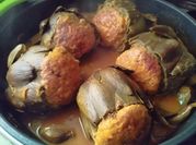Una foto de alcachofas rellena al