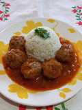 Albóndigas en salsa con arroz🍽