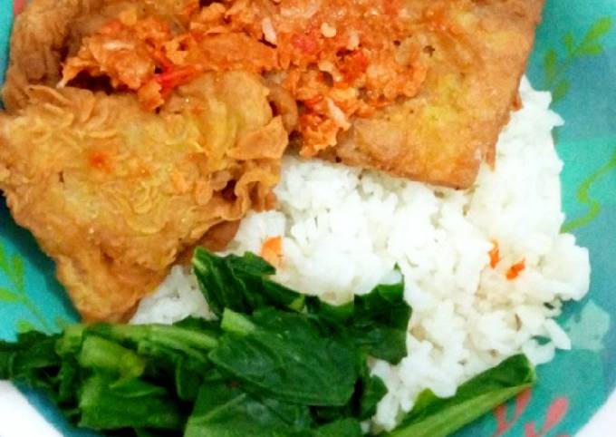 Resep 40. Rice Bowl Telur Dadar Crispy Geprek oleh 𝑹𝒂𝒎'𝒔 𝑲𝒊𝒕𝒄𝒉𝒆𝒏 - Cookpad