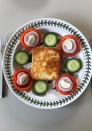 A picture of Small Saganaki Salad.