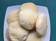 Una foto de pan arabe para sándwich