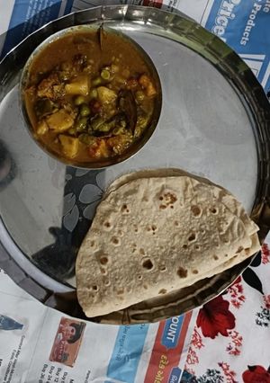 आलू मटर की सब्जी (aloo matar ki sabzi recipe in Hindi) रेसिपी मुख्य फोटो