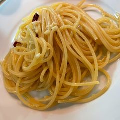 A picture of Simplest spaghetti aglio e olio.