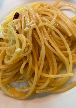A picture of Simplest spaghetti aglio e olio.