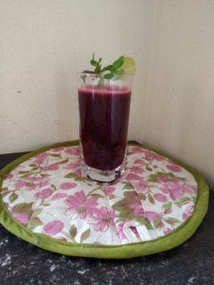 બીટરુટ ટોમેટો જ્યુસ (Beetroot Tomato Juice recipe in Gujarati) રેસીપી મુખ્ય ફોટો