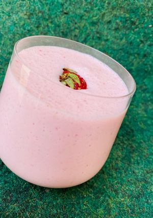 A picture of Strawberry smoothie.