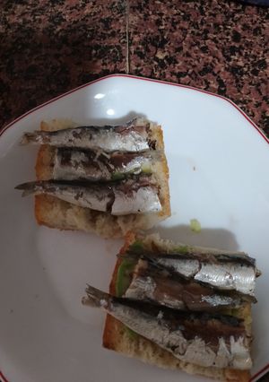 Una foto de Tosta de sardinillas