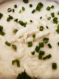 A picture of Instant Pot Creamy Garlic Mashed Potatoes.