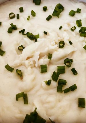 A picture of Instant Pot Creamy Garlic Mashed Potatoes.