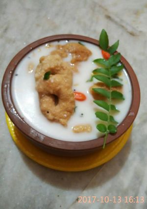 A picture of Odia dahi vada pot.