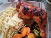 Una foto de sobras de pollo asado