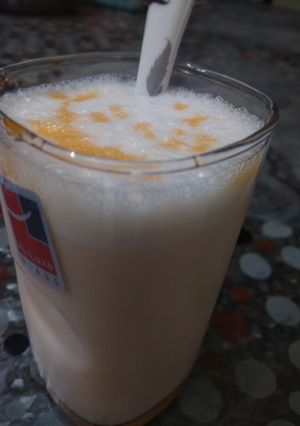ઓરેન્જ લસ્સી (Orange lassi recipe in gujrati) રેસીપી મુખ્ય ફોટો