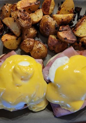 A picture of Two Sisters Eggs Benedict.