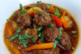 Cara Gampang Membuat Semur Bola-Bola Daging Murah