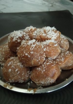 બેસન લાડુ (Besan laddu recipe in Gujarati) રેસીપી મુખ્ય ફોટો