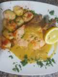 Salmón con salsa de mostaza y papines al vapor