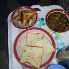 A picture of Sandwich,toasting bread n potatoes porridge.