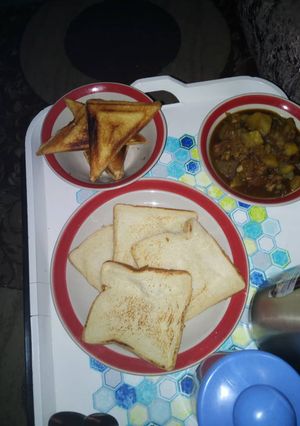 A picture of Sandwich,toasting bread n potatoes porridge.