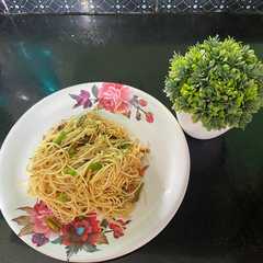 हरी प्याज़ वाली नूडल्स 🍝 रेसिपी मुख्य फोटो
