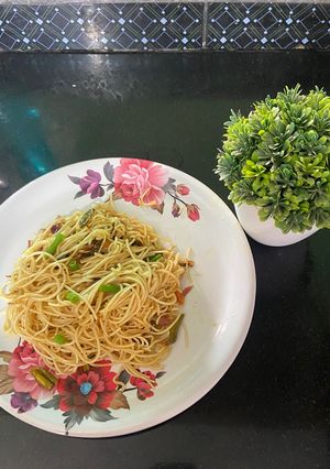 हरी प्याज़ वाली नूडल्स 🍝 रेसिपी मुख्य फोटो