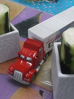 Una foto de Vasitos de pepino con atún