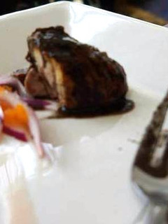 Una foto de Costillas de puerco en adobo prieto