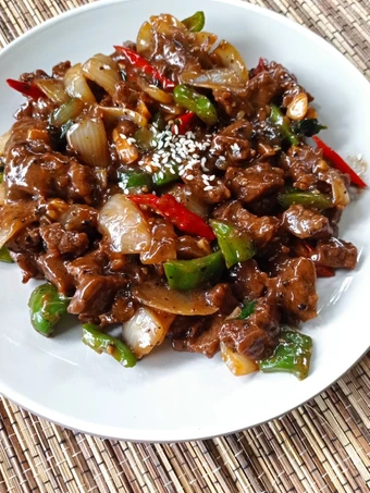 Cara Mudah Menyiapkan Resep Sapi lada hitam Anti Ribet, Enak Banget