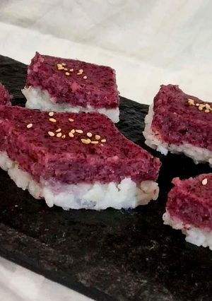 A picture of Purple Coconut sticky rice cake.