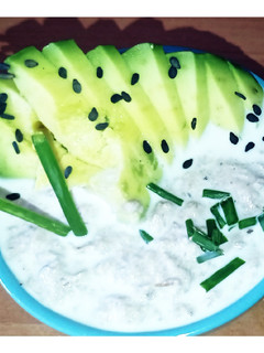 Una foto de Entrada de atún y palta🐟🥑