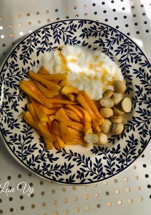 Hình của món Sữa chua mix mít và hạt macca.