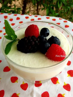 Una foto de Mousse de melón con frutos rojos