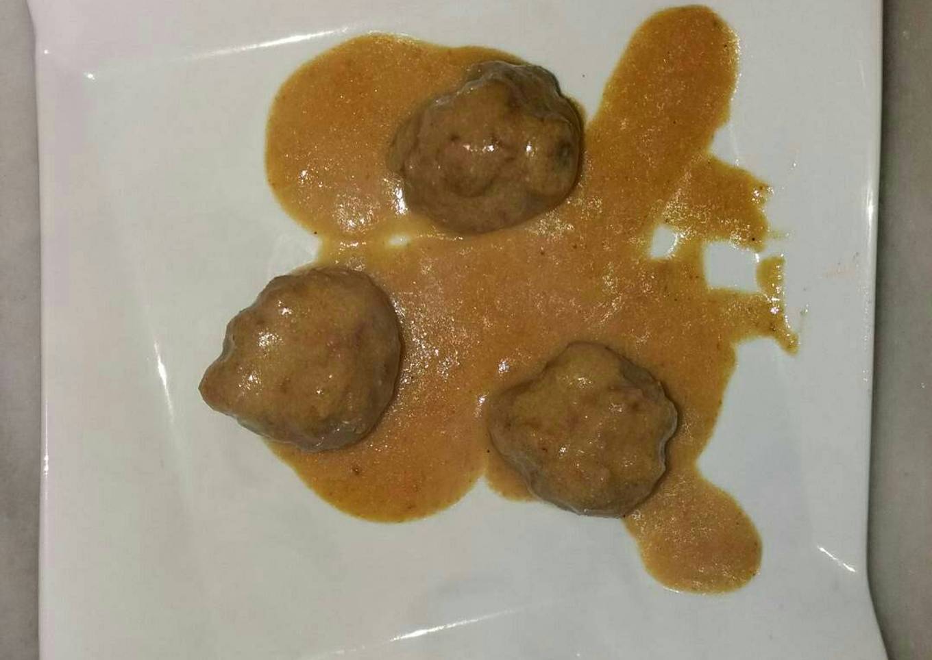 Albóndigas con salsa de almendras