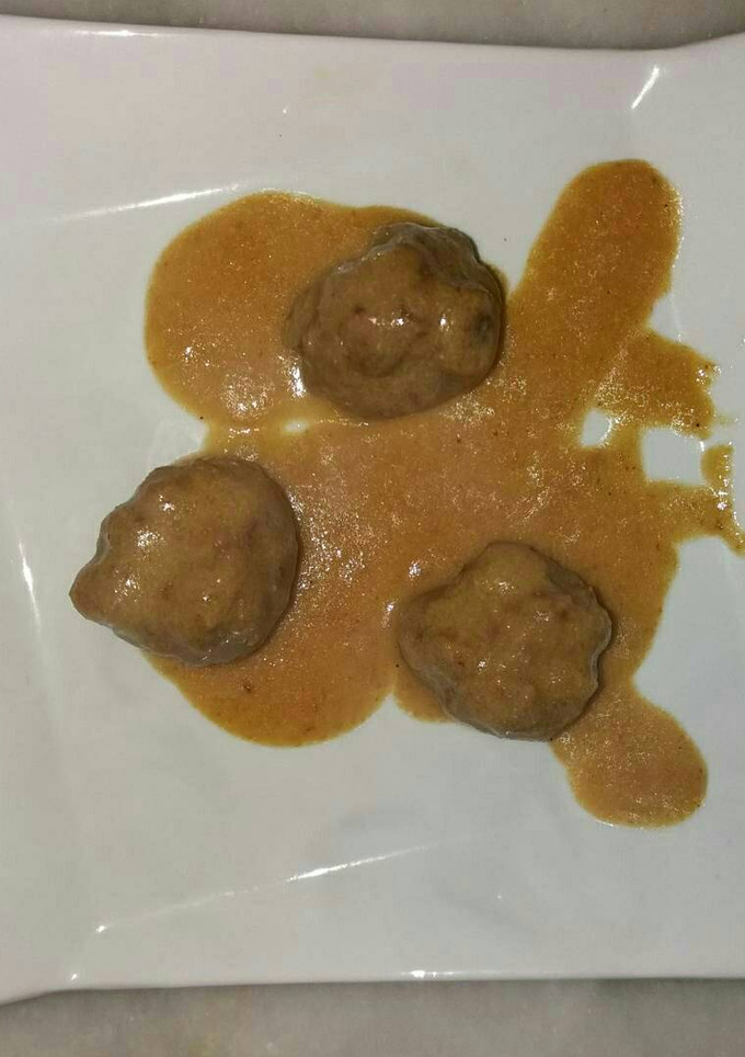 Una foto de Albóndigas con salsa de almendras
