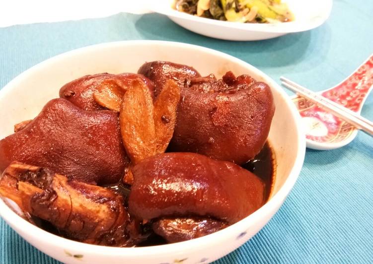 Simple Way to Prepare Homemade Pork Trotter in Black Vinegar and Ginger