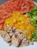 Atún en Trozos con Puré, Lechuga y Tomate