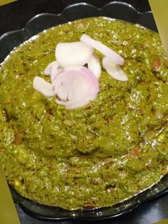 લસૂની આલુ પાલક (Lasuni Aloo Palak Recipe In Gujarati) રેસીપી મુખ્ય ફોટો