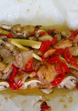 Une photo de Papillote de champignon paris au citronnelle