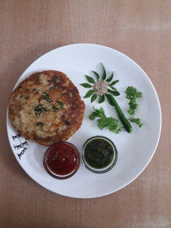 ખારી કેક (khari cake recipe in Gujarati.) રેસીપી મુખ્ય ફોટો