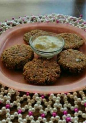 शेवगाच्या फुलांचे कटलेट (shevgachya fulache cutlet recipe in marathi) रेसिपी चे मुख्य फोटो 