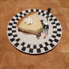 A picture of Key Lime Pie.