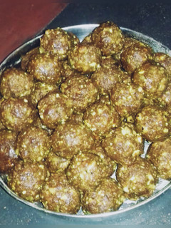 सोंठ के लड्डू (Sonth ke laddu recipe in hindi) रेसिपी मुख्य फोटो