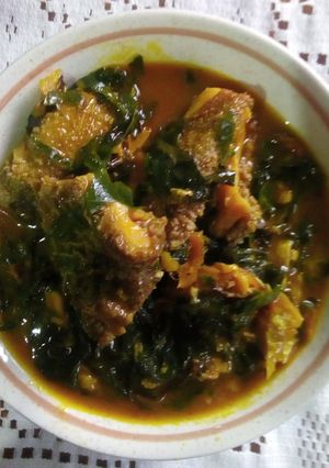 A picture of Bitter leaves and Oziza leaves soup.
