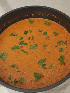 Una foto de Easy Red Lentil Dhal / Masoor Dal recipe (vegan curry)