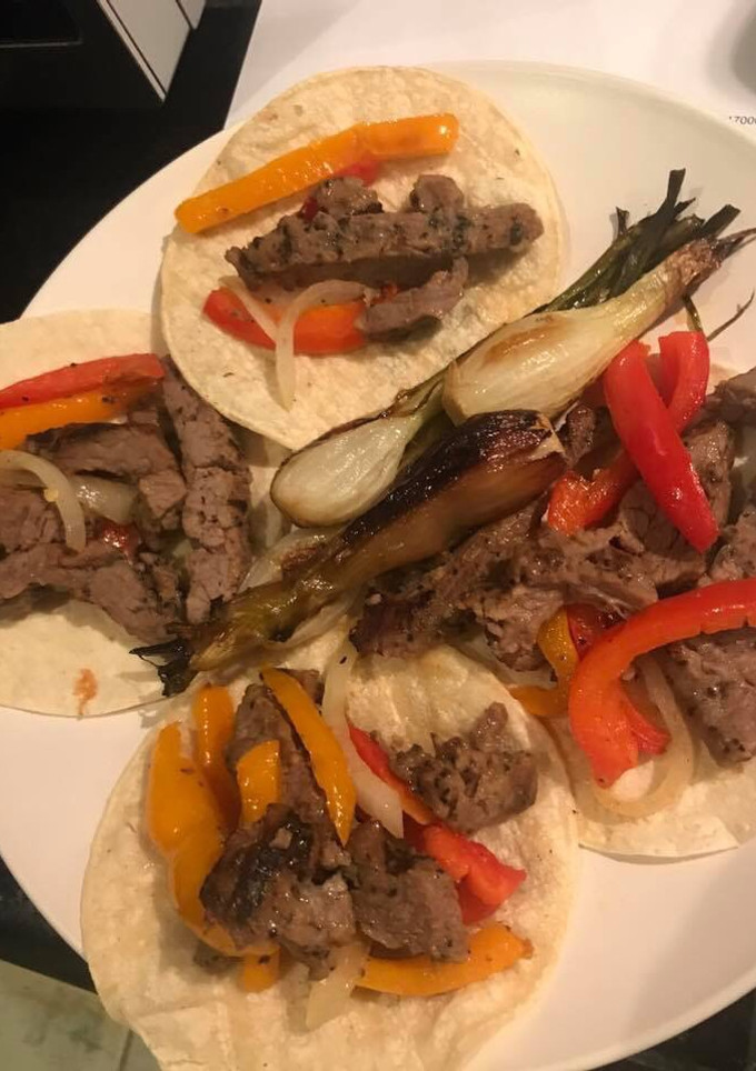 Una foto de Tacos de arrachera con guacamole