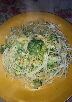 Una foto de Pastas Alfredo con brócoli 🥦