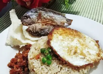 Caranya Memasak Nasi Goreng Campur Paling Enak