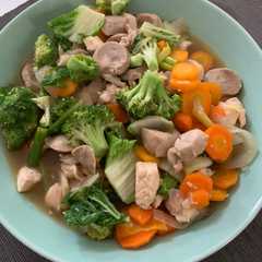 A picture of Capcay ayam rumahan.