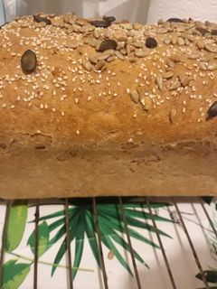 Teljes kiőrlésű kenyér recept fotója