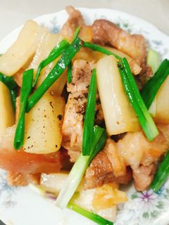 Hình của món Thịt kho củ cải trắng.