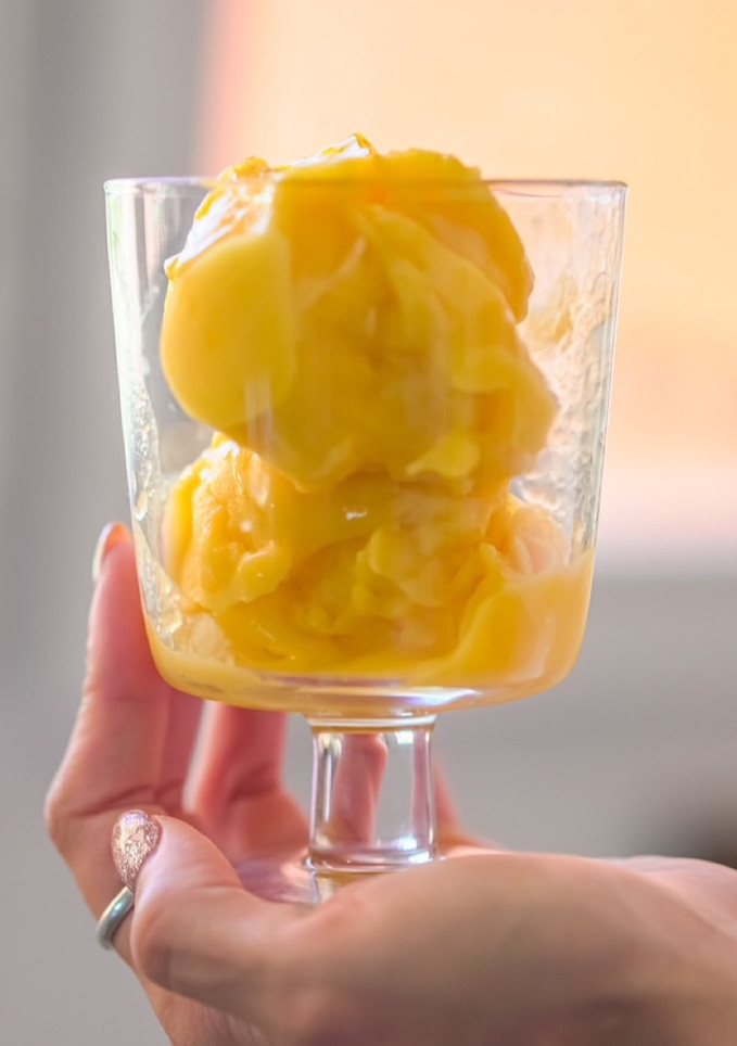 Una foto de Helado de mango 2 ingredientes